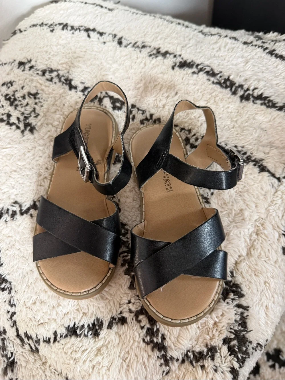 Tucker + Tate Girls Black Criss Cross Ankle Strap Sandals 9 summer shoes neutral